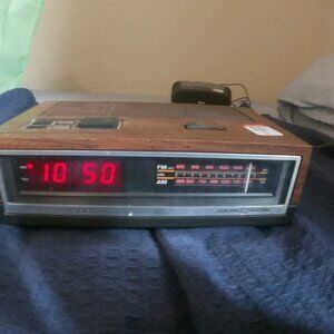 GE alarm clock radio 7-4640A
